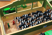 Load image into Gallery viewer, Bt8600 Covered Collecting Yard With Free Bt2010 Brushwood Slurry Ramp Farm Buildings & Stables (1:32