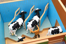 Load image into Gallery viewer, Bt8870 My Big Farm (1:24Th Scale Set) With Free Schleich Cow & Sheep! Authentic Buildings (1:24