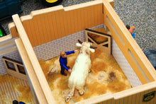 Load image into Gallery viewer, Bt8900 Bull Pen Farm Buildings & Stables (1:32 Scale)
