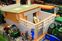 Load image into Gallery viewer, Bt8900 Bull Pen Farm Buildings &amp; Stables (1:32 Scale)