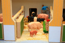 Load image into Gallery viewer, Bt8940 Pig Shed With Free Britians Pig Pen & Fence Set! Farm Buildings Stables (1:32 Scale)