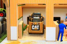 Load image into Gallery viewer, Bt8940 Pig Shed With Free Britians Pig Pen & Fence Set! Farm Buildings Stables (1:32 Scale)