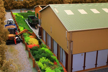 Load image into Gallery viewer, Bt8950 Cover To Monster Silage Clamp Farm Buildings & Stables (1:32 Scale)