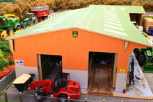 Load image into Gallery viewer, Bt8965 Twin Row Cubicle Shed Free Britains Link-A-Sweep! Farm Buildings & Stables (1:32 Scale)