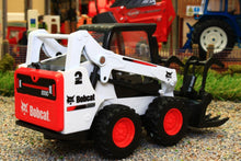 Load image into Gallery viewer, BUR318002 BURAGO 132 SCALE BOBCAT S590 SKID STEER LOADER WITH GRAPPLE