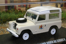 Load image into Gallery viewer, GRE86562 Greenlight Land Rover 88 Series IIa Station Wagon Ace Ventura