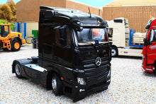 Load image into Gallery viewer, MM1907-02 Mercedes-Benz Actros Streamspace 4x2 in Black