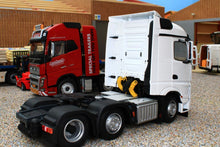 Load image into Gallery viewer, Mm1908-01 Mercedes-Benz Actros Streamspace 6X2 In White 20% Off! Tractors And Machinery (1:32 Scale)