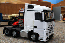 Load image into Gallery viewer, Mm1908-01 Mercedes-Benz Actros Streamspace 6X2 In White 20% Off! Tractors And Machinery (1:32 Scale)