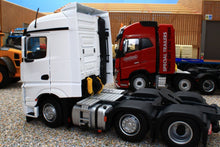 Load image into Gallery viewer, Mm1908-01 Mercedes-Benz Actros Streamspace 6X2 In White 20% Off! Tractors And Machinery (1:32 Scale)