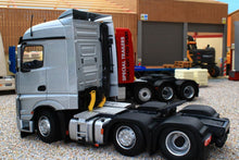 Load image into Gallery viewer, MM1908-03 Mercedes-Benz Actros Streamspace 6x2 in Silver