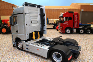 Mm1909-03 Mercedes-Benz Actros Bigspace 4X2 In Silver Tractors And Machinery (1:32 Scale)