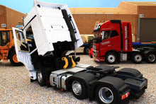 Load image into Gallery viewer, Mm1910-01 Mercedes-Benz Actros Bigspace 6X2 In White Tractors And Machinery (1:32 Scale)