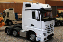 Load image into Gallery viewer, Mm1910-01 Mercedes-Benz Actros Bigspace 6X2 In White Tractors And Machinery (1:32 Scale)