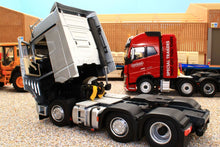 Load image into Gallery viewer, Mm1910-03 Mercedes-Benz Actros Bigspace 6X2 In Silver 20% Off! Tractors And Machinery (1:32 Scale)