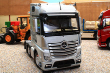 Load image into Gallery viewer, Mm1910-03 Mercedes-Benz Actros Bigspace 6X2 In Silver 20% Off! Tractors And Machinery (1:32 Scale)