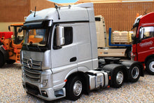 Load image into Gallery viewer, Mm1910-03 Mercedes-Benz Actros Bigspace 6X2 In Silver 20% Off! Tractors And Machinery (1:32 Scale)