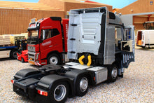 Load image into Gallery viewer, Mm1910-03 Mercedes-Benz Actros Bigspace 6X2 In Silver 20% Off! Tractors And Machinery (1:32 Scale)