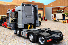 Load image into Gallery viewer, Mm1910-03 Mercedes-Benz Actros Bigspace 6X2 In Silver 20% Off! Tractors And Machinery (1:32 Scale)