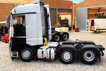Load image into Gallery viewer, Mm1910-03 Mercedes-Benz Actros Bigspace 6X2 In Silver 20% Off! Tractors And Machinery (1:32 Scale)