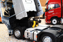 Load image into Gallery viewer, Mm1910-03 Mercedes-Benz Actros Bigspace 6X2 In Silver 20% Off! Tractors And Machinery (1:32 Scale)