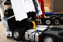 Load image into Gallery viewer, Mm1912-01 Mercedes-Benz Actros Gigaspace 6X2 In White 20% Off! Tractors And Machinery (1:32 Scale)