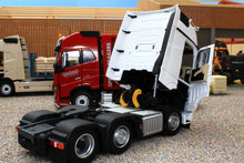 Load image into Gallery viewer, Mm1912-01 Mercedes-Benz Actros Gigaspace 6X2 In White 20% Off! Tractors And Machinery (1:32 Scale)