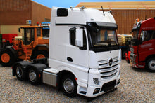 Load image into Gallery viewer, Mm1912-01 Mercedes-Benz Actros Gigaspace 6X2 In White 20% Off! Tractors And Machinery (1:32 Scale)