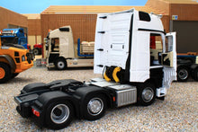 Load image into Gallery viewer, Mm1912-01 Mercedes-Benz Actros Gigaspace 6X2 In White 20% Off! Tractors And Machinery (1:32 Scale)