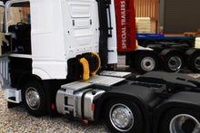 Load image into Gallery viewer, Mm1912-01 Mercedes-Benz Actros Gigaspace 6X2 In White 20% Off! Tractors And Machinery (1:32 Scale)