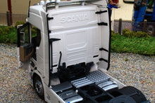 Load image into Gallery viewer, MM2015-01 Marge Models Scania R500 Lorry 6x2 in White