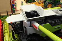 Load image into Gallery viewer, MM2027 MARGE MODELS CLAAS LEXION 6800 COMBINE HARVESTER WITH VARIO 930 HEADER