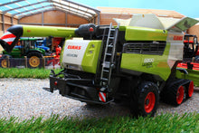 Load image into Gallery viewer, MM2028 MARGE MODELS CLAAS LEXION 6800 TERRA TRAC COMBINE HARVESTER WITH VARIO 930 HEADER