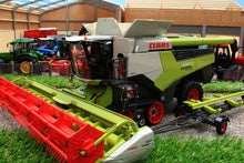 Load image into Gallery viewer, MM2028 MARGE MODELS CLAAS LEXION 6800 TERRA TRAC COMBINE HARVESTER WITH VARIO 930 HEADER