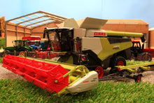 Load image into Gallery viewer, MM2028 MARGE MODELS CLAAS LEXION 6800 TERRA TRAC COMBINE HARVESTER WITH VARIO 930 HEADER