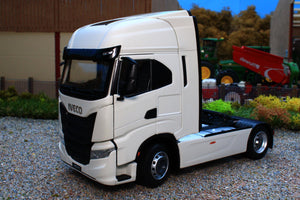 MM2231-01 Marge Models Iveco S-Way Lorry Tractor Unit 4x2 in White