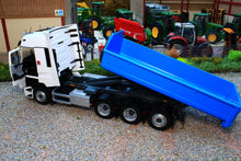 Load image into Gallery viewer, MM2237-01 Marge Models Renault Truck with Meiller Hook-lift in White