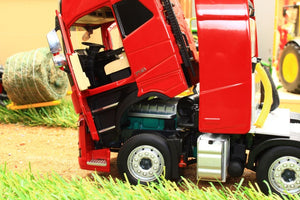 Mm1915-02 Marge Models Volvo Fh16 8X4 In Red Tractors And Machinery (1:32 Scale)
