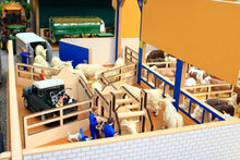 Load image into Gallery viewer, Bt8700 Cattle Handling Unit With Free Set Of Brushwood Store Cattle! Farm Buildings &amp; Stables (1:32
