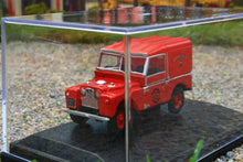 Load image into Gallery viewer, OXF76LAN188004 OXFORD DIECAST 1:76 SCALE LAND ROVER S1 88 HARD TOP ROYAL MAIL