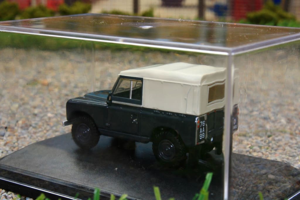 Oxford Diecast Land Rover Series II SWB Canvas British Rail - View #9