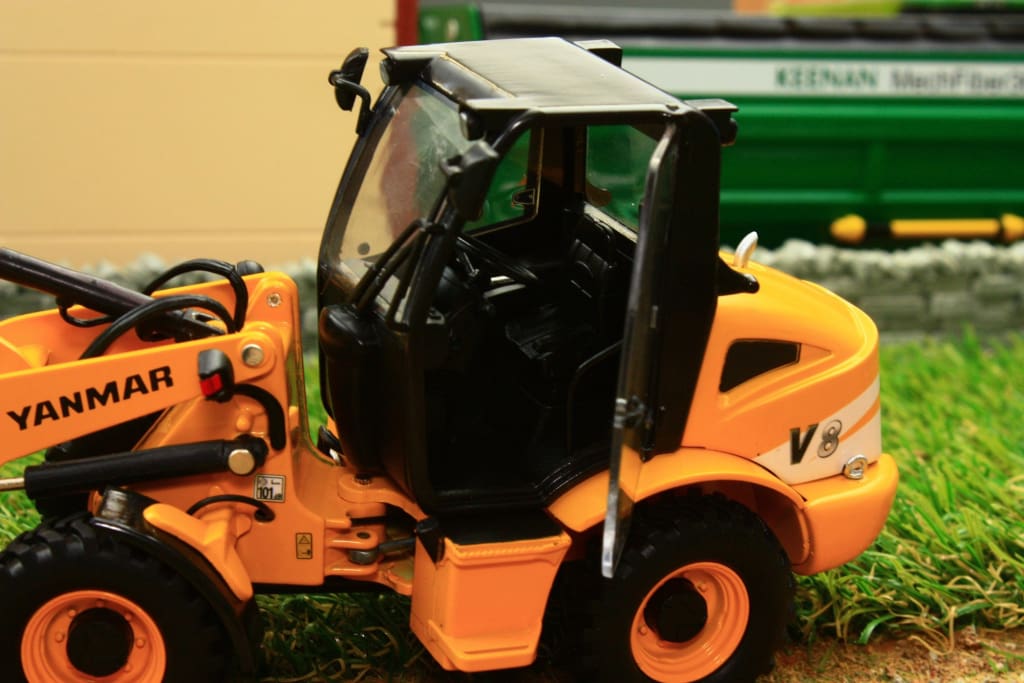 R00151 ROS YANMAR V8 WHEELED LOADER – Brushwood Toys