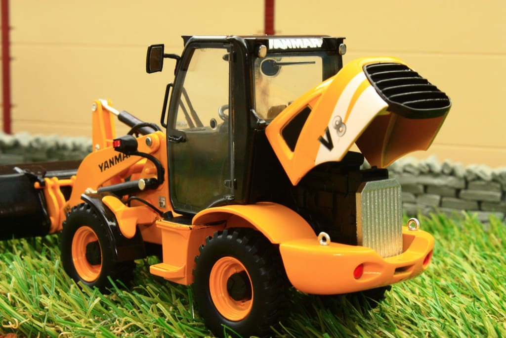 ミニカー　1/32 Yanmar V8(イエロー) [ROS00151-0] ROS - Yanmar V8 - wheelloader - 1 32
