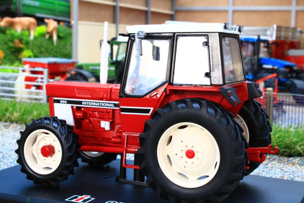 Tracteur Ih 1055 (1:32) Capot Ouvrant - Replicagri - REPLICAGRI