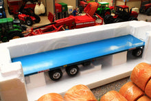 Load image into Gallery viewer, REP233 REPLICAGRI MAUPU FLAT BED TRAILER WITH 30 ROUND BALES