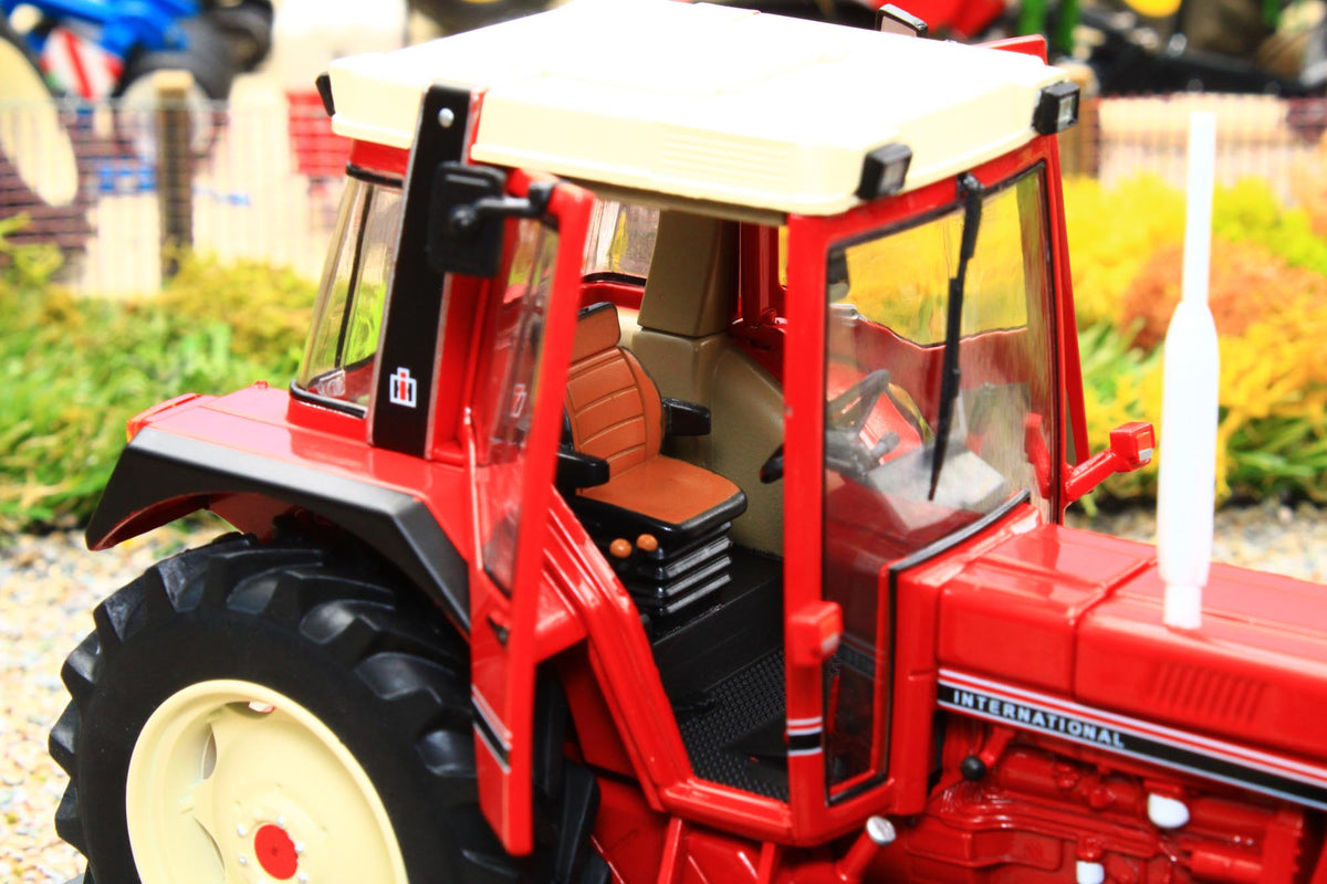 Tracteur CASE IH Magnum 7120 édité à 1500 pièces avec une échelle de 1 Tracteur CASE IH Magnum 7120 édité à 1500 pièces avec une échelle de 1