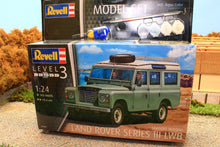 Load image into Gallery viewer, REV07047WP REVELL 1:24 SCALE LAND ROVER SERIES III LWD STATION WAGON KIT WITH GLUE AND PAINTS