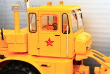 Load image into Gallery viewer, Sch07718 Schuco Kirovets K-700A Tractor In Yellow Tractors And Machinery (1:32 Scale)
