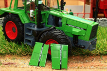 Load image into Gallery viewer, Sch07813 Schuco Fendt Favorit 622 Ls Tractor Tractors And Machinery (1:32 Scale)