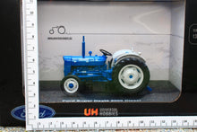 Load image into Gallery viewer, UH6275 Universal Hobbies 1:32 Scale Ford Super Dexta 2000 Diesel